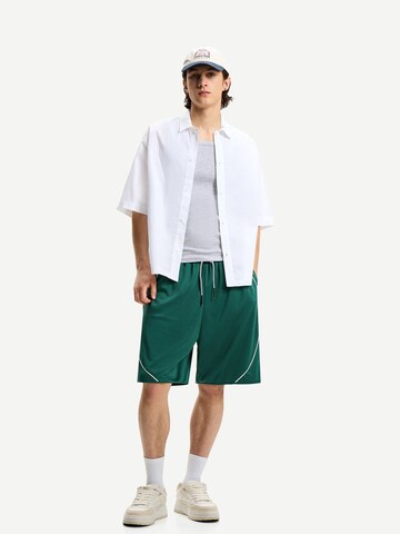 regular Pantaloni di Bershka in verde: frontale