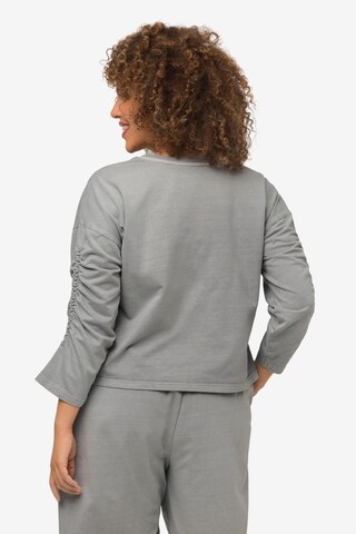 Ulla Popken Sweatshirt in Grau