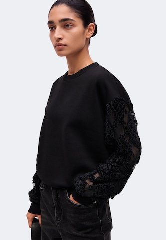 Felpa 'Rose' di ABOUT YOU in nero: lato