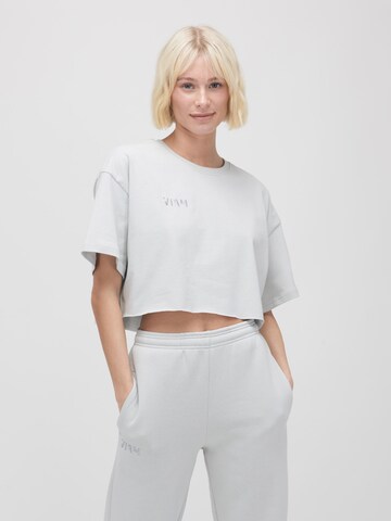 ABOUT YOU x VIAM Studio T-shirt 'ADDISON' i grå: framsida