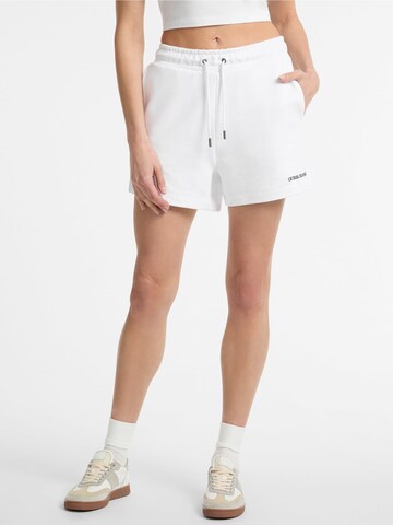 GUESS JEANS Regular Shorts in Weiß: Vorderseite