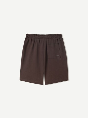 Regular Pantalon Bershka en marron