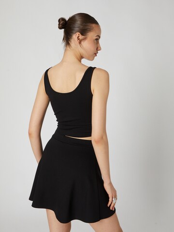 Top 'Alisa' de la VIERVIER pe negru