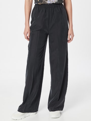 Sisley Wide leg Pleated Pants in Black: front