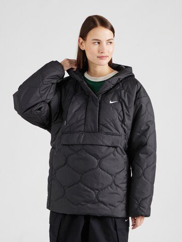 Nike Sportswear Övergångsjacka 'Essential' i svart: framsida