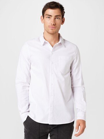 Coupe regular Chemise 'Miguel' ABOUT YOU en blanc : devant