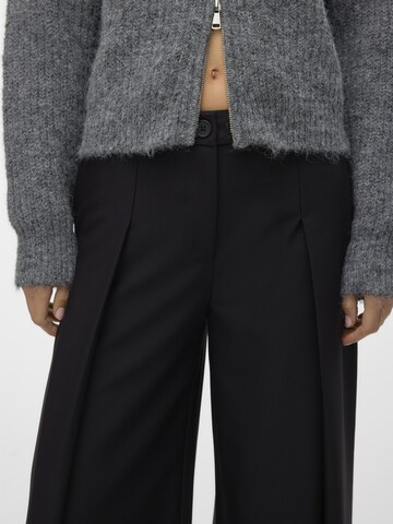 VERO MODA Wide leg Pleat-front trousers 'NOLA' in Black