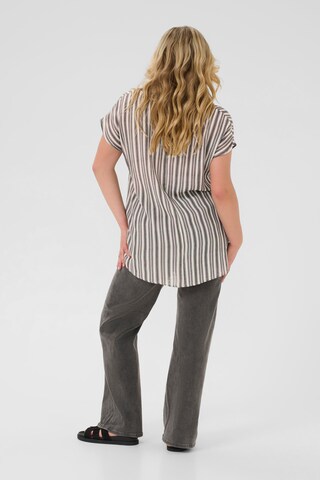 KAFFE CURVE - Blusa 'Alia' en negro