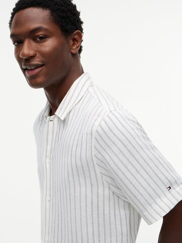 Fit confort Chemise 'New York' TOMMY HILFIGER en blanc