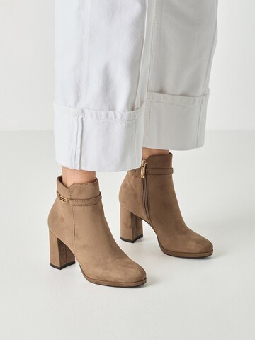 Tamaris - Botines en marrón