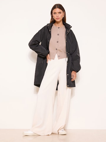 Lipsy Tussenmantel in Zwart