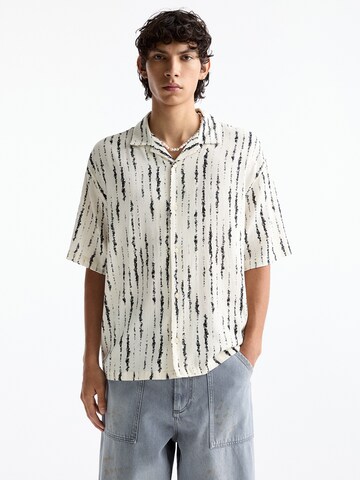 Pull&Bear Comfort fit Button Up Shirt in White: front