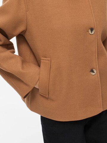 VILA - Chaqueta de entretiempo en marrón