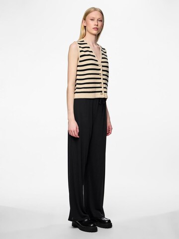 Wide leg Pantaloni 'ANORA' di PIECES in nero