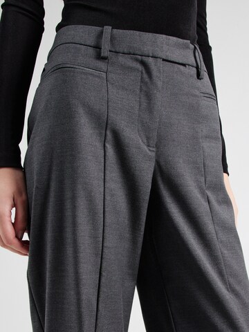 REMAIN Loosefit Broek in Grijs