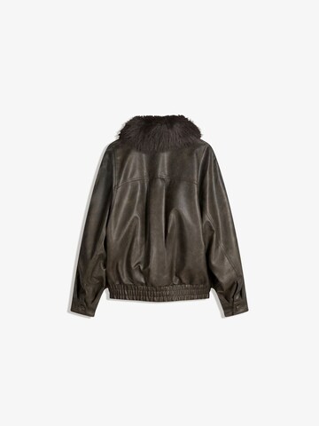 Bershka Tussenjas in Bruin