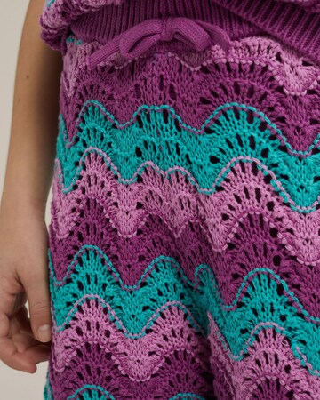 WE Fashion Regular Trousers in Purple