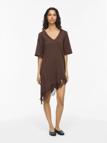 VILA - Vestido en marrón: frente