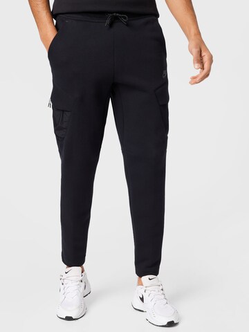 Nike Sportswear - Slimfit Pantalón 'UTILITY' en negro: frente