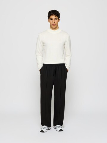 Burocs Wide leg Pleat-Front Pants in Black