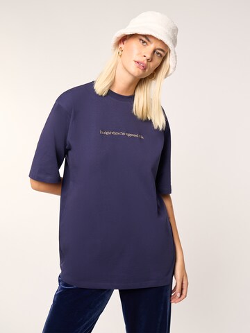 T-shirt 'Laila' ABOUT YOU x Laura Giurcanu en bleu : devant