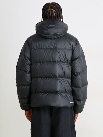 Nike Sportswear Зимняя куртка 'WINDRUNNER' в Черный