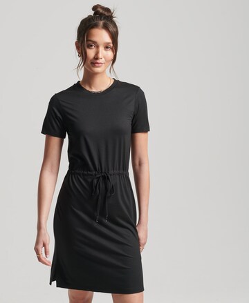 Rochie de la Superdry pe negru: față