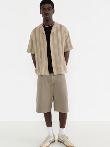 Fit confort Chemise Pull&Bear en beige : devant