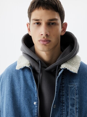 Geacă de primăvară-toamnă de la Pull&Bear pe albastru