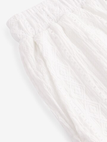 Regular Pantaloni 'Broderie Holiday' de la Next pe alb