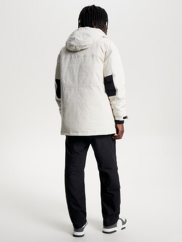 Tommy Jeans Between-Seasons Parka in White