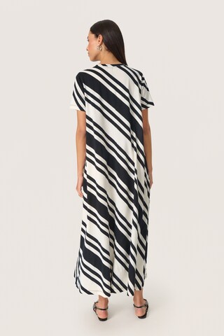 SOAKED IN LUXURY Jurk 'Aeve' in Wit