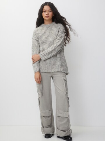 Pull&Bear Sweter w kolorze szary