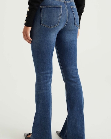 WE Fashion Flared Jeans i blå