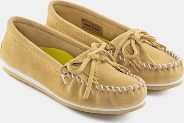 Minnetonka Moccasins 'Kilty plus' in Yellow