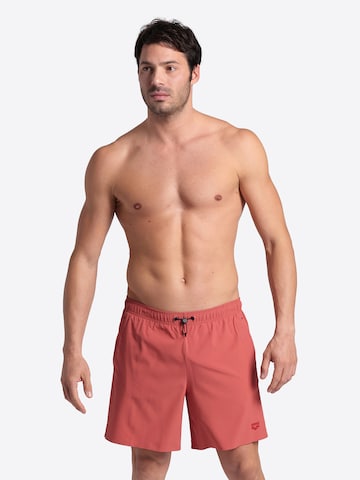 Shorts de bain 'EVO' ARENA en rouge : devant