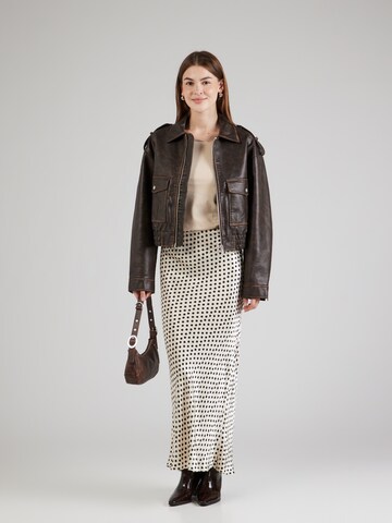 T-shirt 'Charlotta' ABOUT YOU en beige