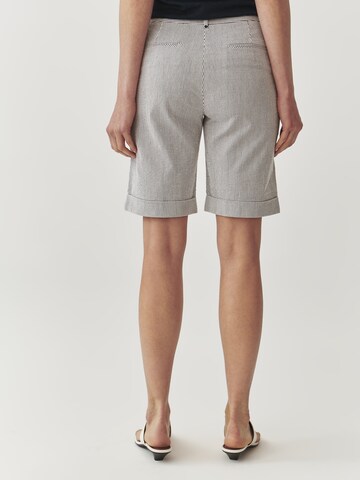 Slimfit Pantaloni 'SORO' di TATUUM in grigio