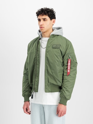 ALPHA INDUSTRIES Демисезонная куртка в Зеленый: спереди