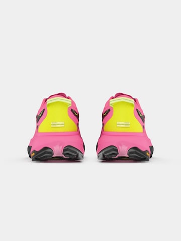 HOKA Buty do biegania 'Mafate 5' w kolorze różowy