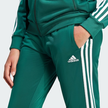 ADIDAS SPORTSWEAR Trainingsanzug 'Essentials' in Grün