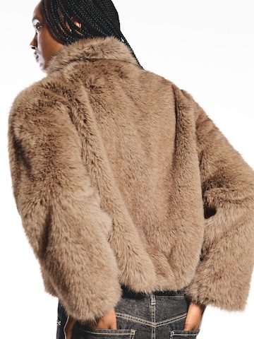 BershkaPrijelazna jakna - bež boja