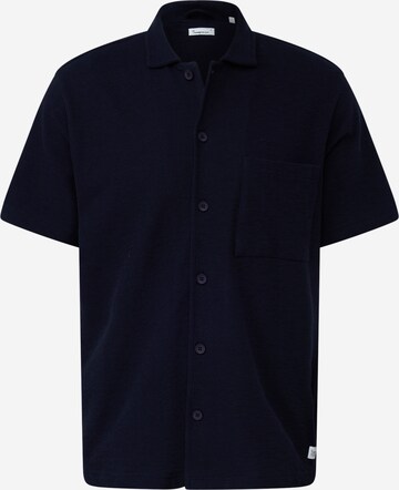 KnowledgeCotton Apparel Regular fit Button Up Shirt in Blue: front