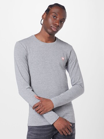 T-Shirt GUESS en gris : devant