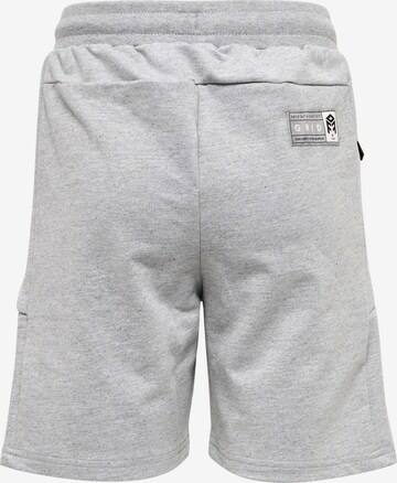 Hummel Regular Sportshorts in Grau