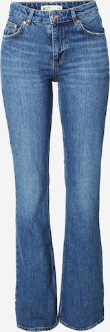 Gina Tricot Flared Jeans in Blue: front