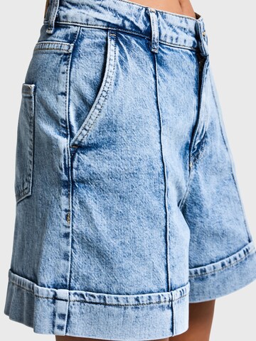 IT'S BASIC Regular Jeans 'Mini Denim Short' in Blauw