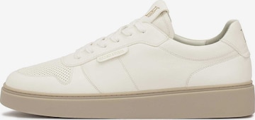 Kazar Studio Sneakers in White: front