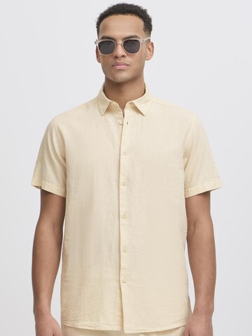 Coupe regular Chemise 'IDMonk' INDICODE JEANS en beige : devant