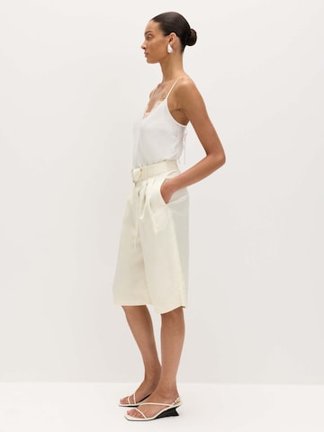 regular Pantaloni con pieghe di Marks & Spencer in beige